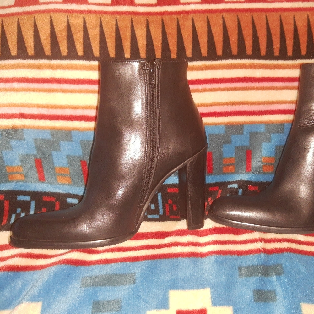 6-6.5 CLASSY ITALIAN ANKLE BOOTS